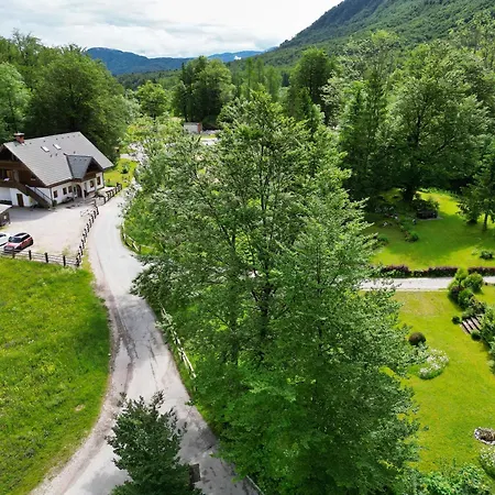 Gostinjska kuća Apartmaj-sobe-pri Ukcu 3*