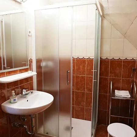 Sobe In Apartmaji Pri Ukcu 3*