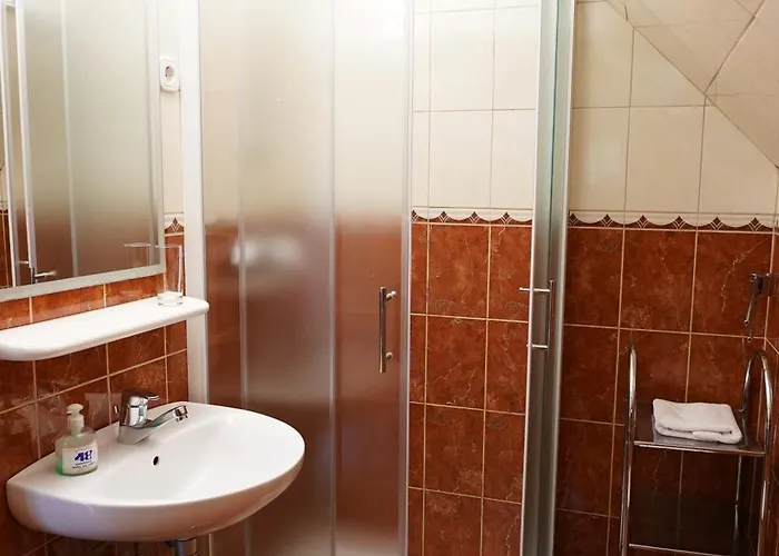 Apartmaji-sobe-pri Ukcu 3*