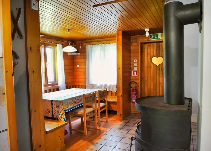 Apartmaji-sobe-pri Ukcu Hiša za goste